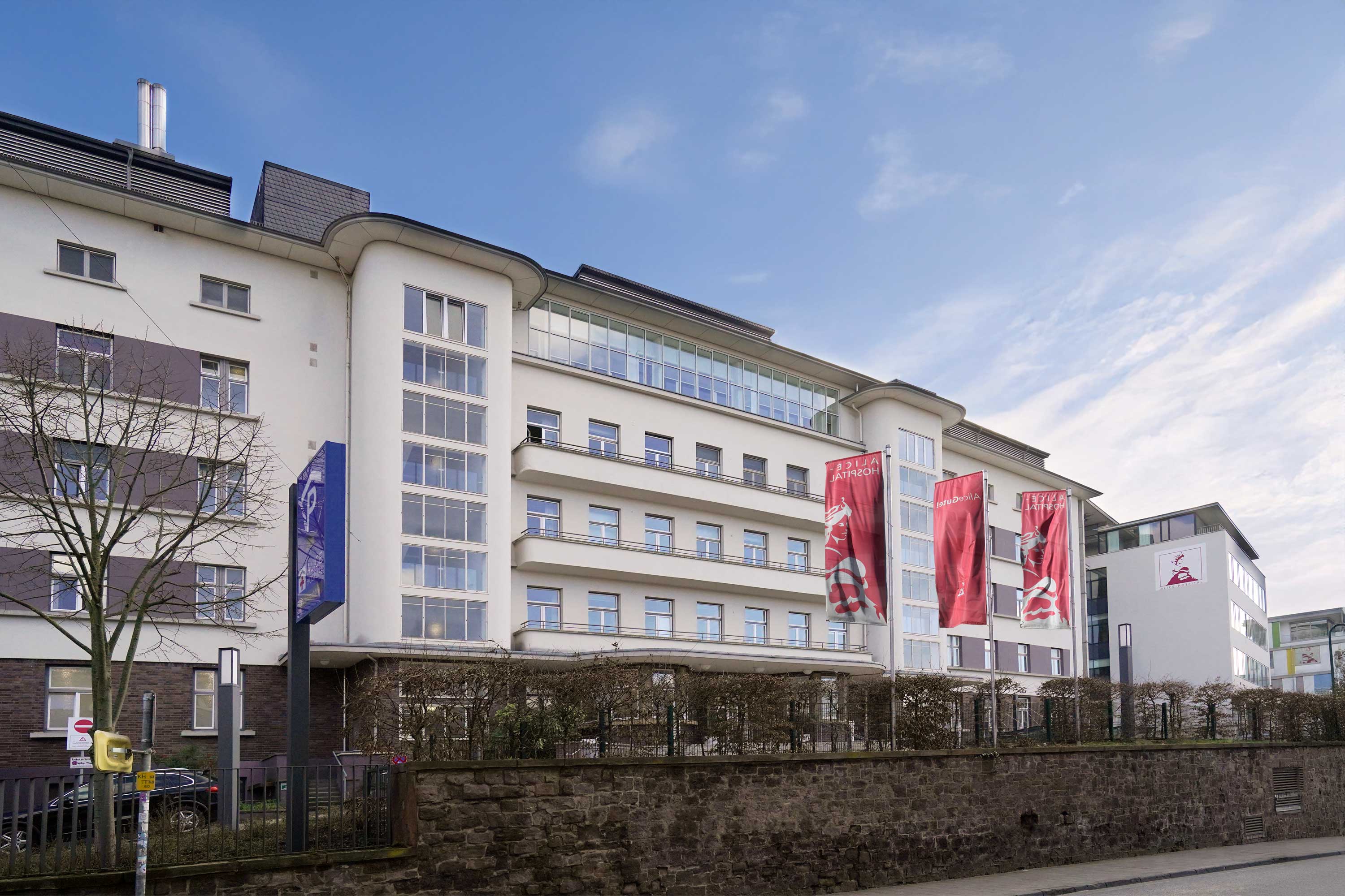 Blick auf das Alice Hospital Darmstadt, Standort für Endoskopie und außerklinische Beatmung durch Belegärzte des Lungenzentrums Darmstadt