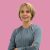 Porträt von Dr. med. Esther Bank-Weis, leitende Ärztin im Lungenzentrum Darmstadt, vor rosa Hintergrund, passend zum Logo des Studienzentrums für Medikamentenstudien