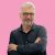 Porträt von Dr. med. Andreas Forster, leitender Arzt im Lungenzentrum Darmstadt, vor pinken Hintergrund, passend zum Logo des Studienzentrums für Medikamentenstudien
